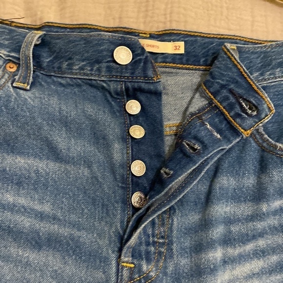 Levis Ribcage Shorts - Picture 9 of 15